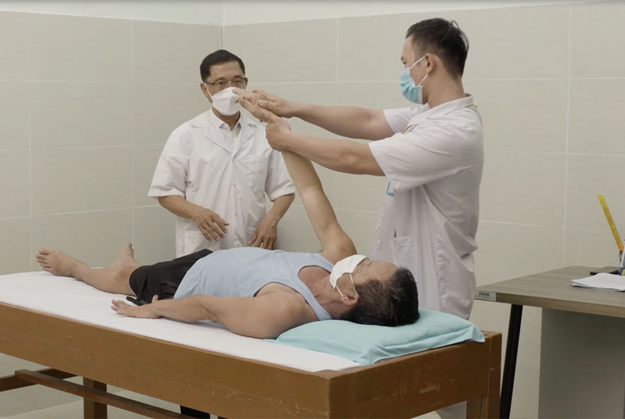 Photo of physiotherapy practice in Vietnam