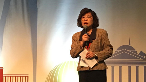 Suh Fang Jeng speaking on stage